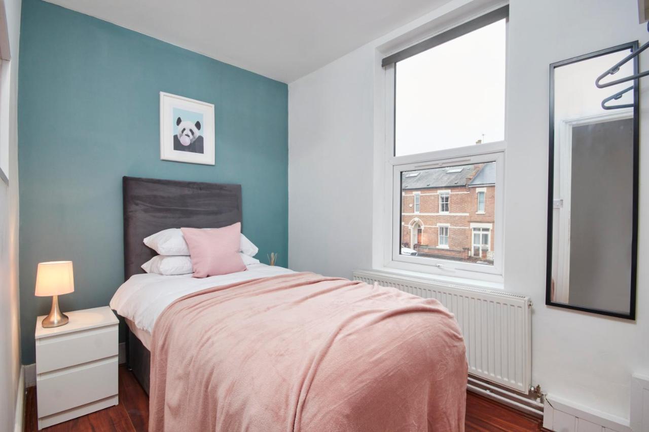 5 Bed House In Leamington Spa Perfect For Contractors With 7 Beds By Purestay - 14 Night Min! Exterior foto
