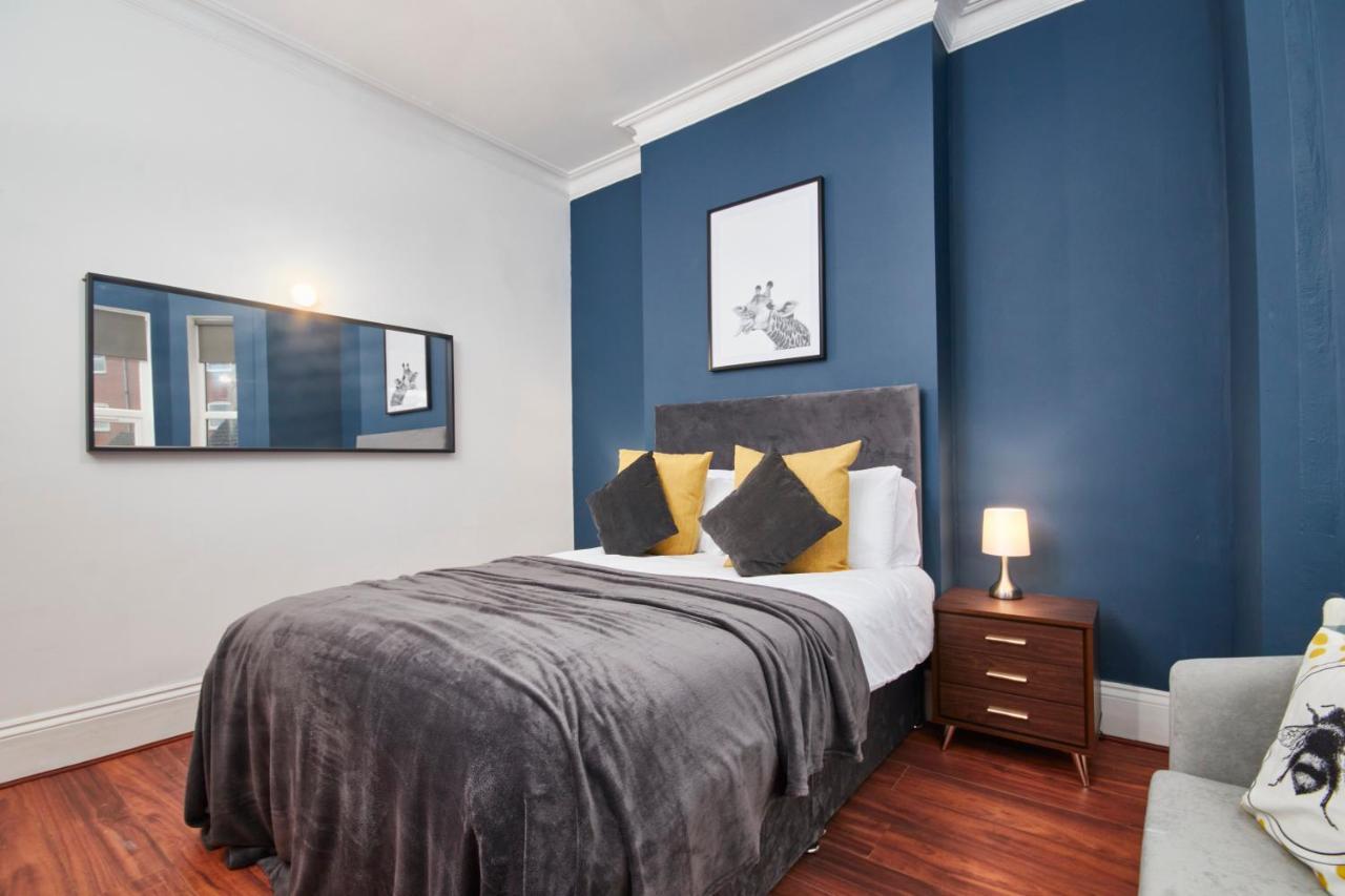 5 Bed House In Leamington Spa Perfect For Contractors With 7 Beds By Purestay - 14 Night Min! Exterior foto