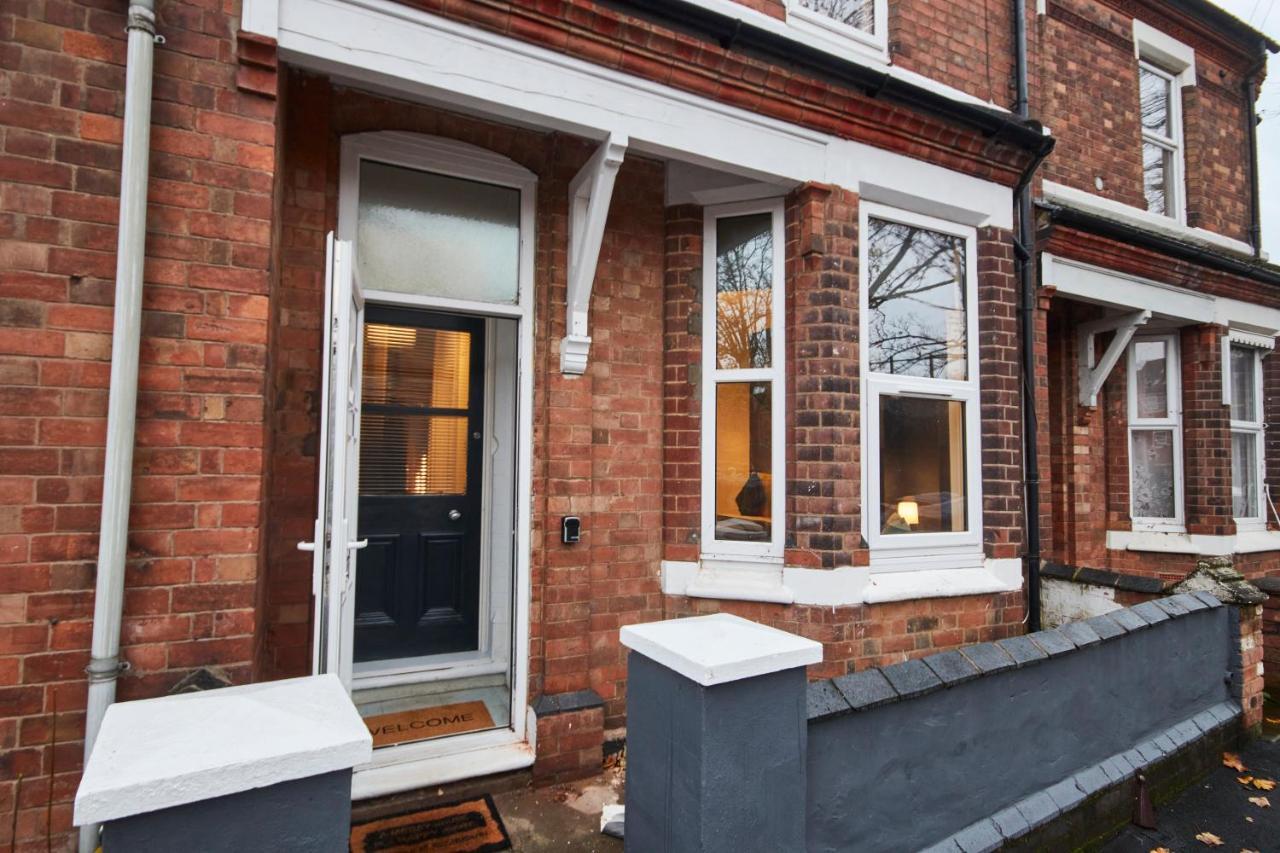 5 Bed House In Leamington Spa Perfect For Contractors With 7 Beds By Purestay - 14 Night Min! Exterior foto