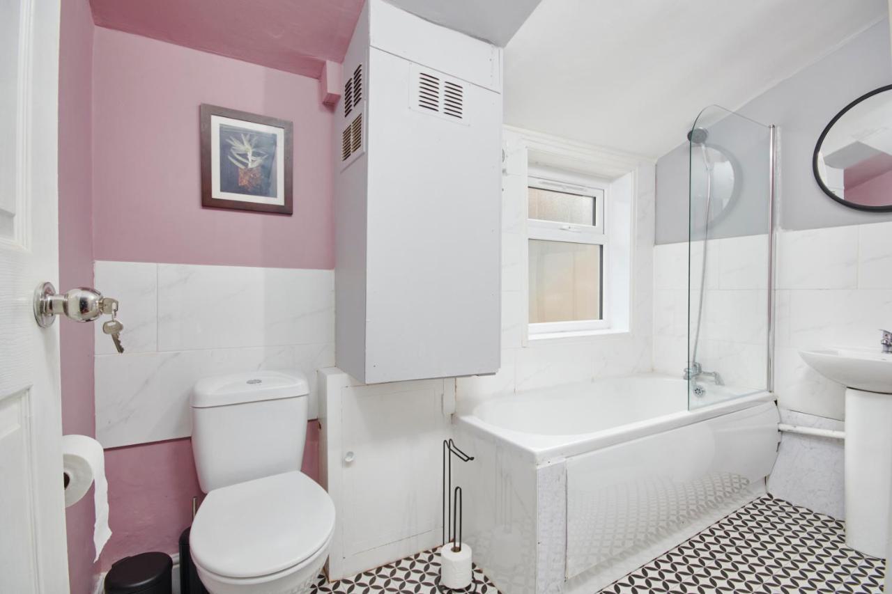 5 Bed House In Leamington Spa Perfect For Contractors With 7 Beds By Purestay - 14 Night Min! Exterior foto