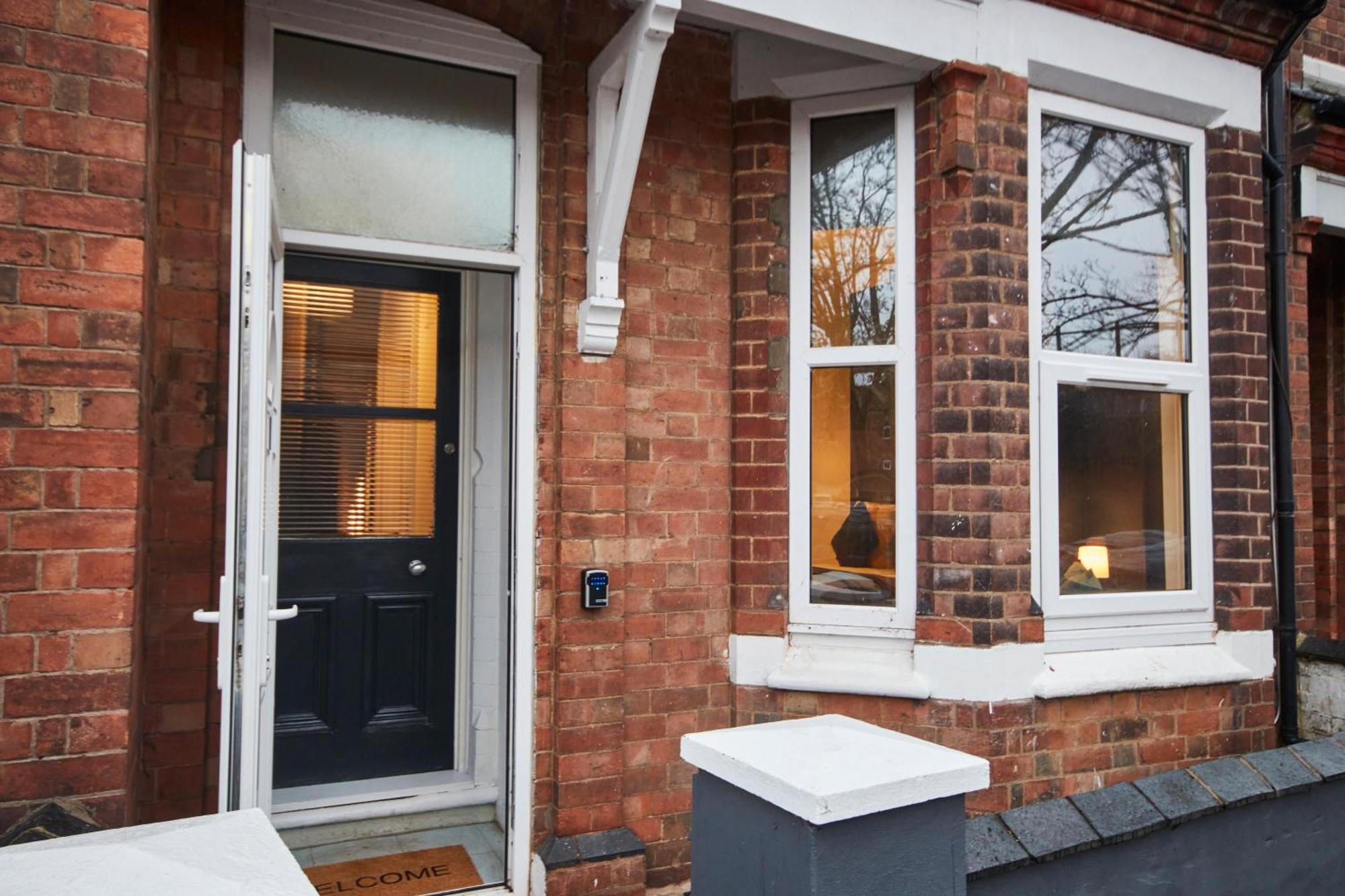 5 Bed House In Leamington Spa Perfect For Contractors With 7 Beds By Purestay - 14 Night Min! Exterior foto
